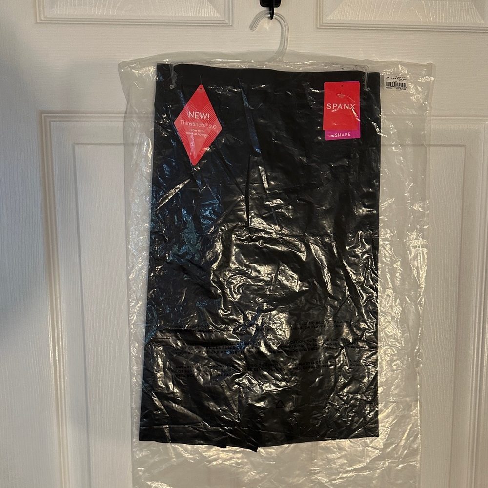 NWT Spanx Thinstincts shaped short.